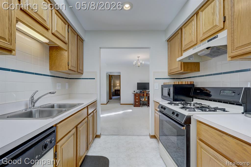 48390 Seawind Court, Utica, MI 48315 — Photo 15
