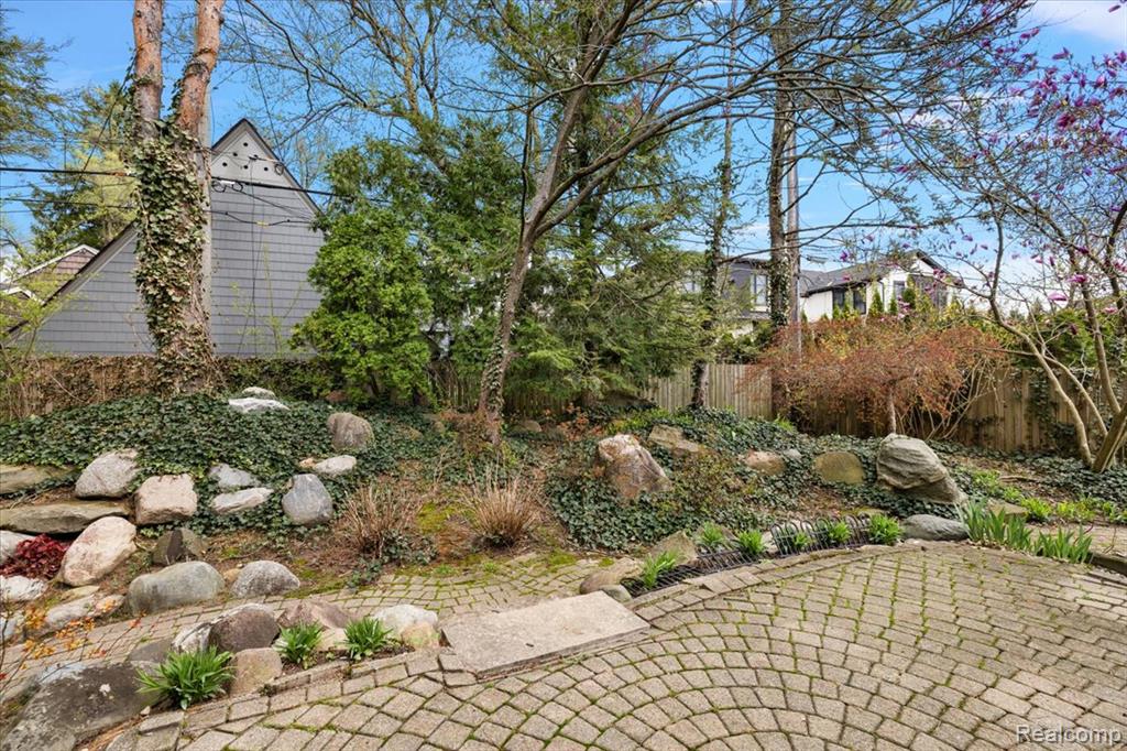 700 Lakeside Drive, Birmingham, MI 48009 — Photo 39