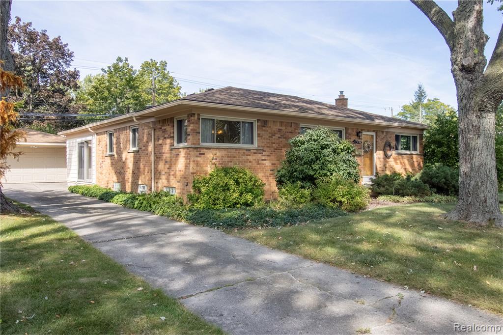 17058 W 13 Mile Road, Beverly Hills, MI 48025 — Photo 42