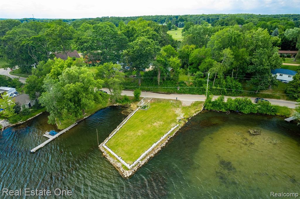 2300 JACKSON Boulevard, Highland, MI 48356 — Photo 7