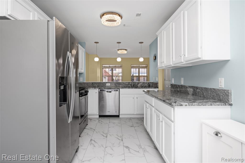 160 Sandy Lane, Walled Lake, MI 48390 — Photo 31