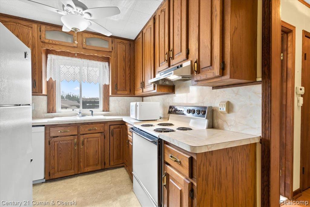 5625 HARDING Street, Dearborn Heights, MI 48125 — Photo 14