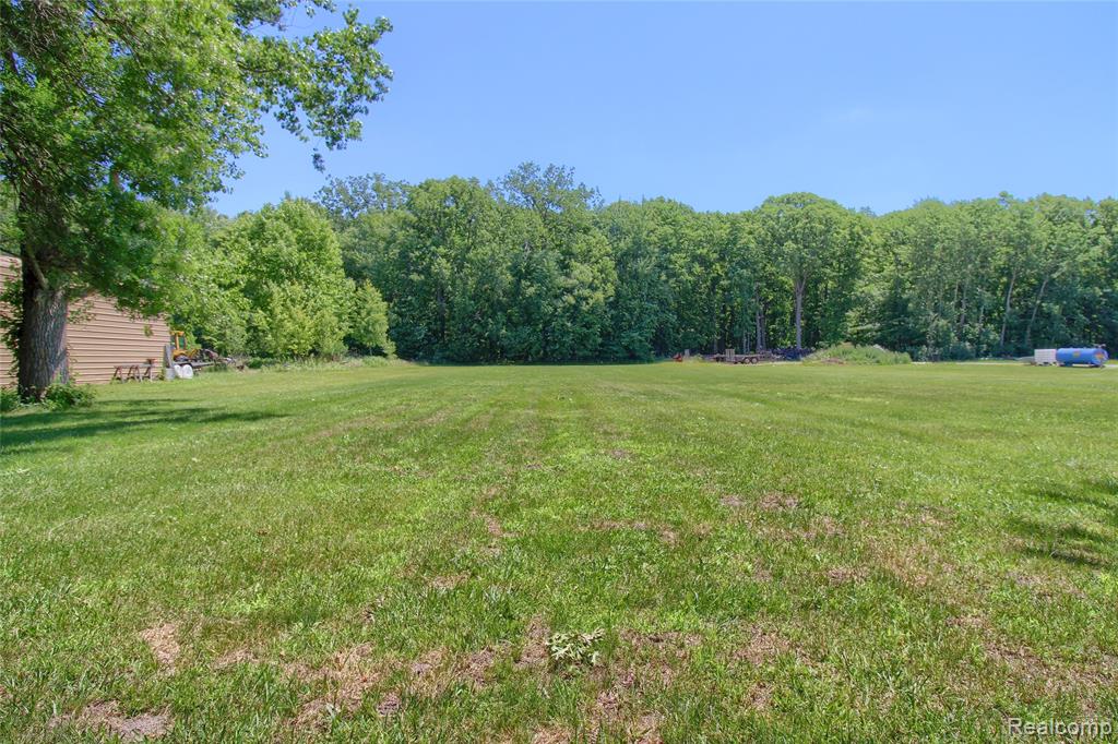 21515 Huron River Drive, New Boston, MI 48164 — Photo 38