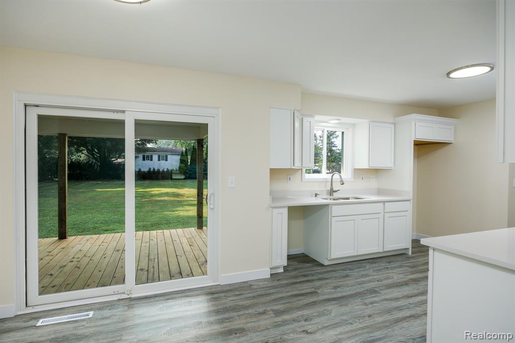 6298 Nightingale Drive, Flint, MI 48506 — Photo 7
