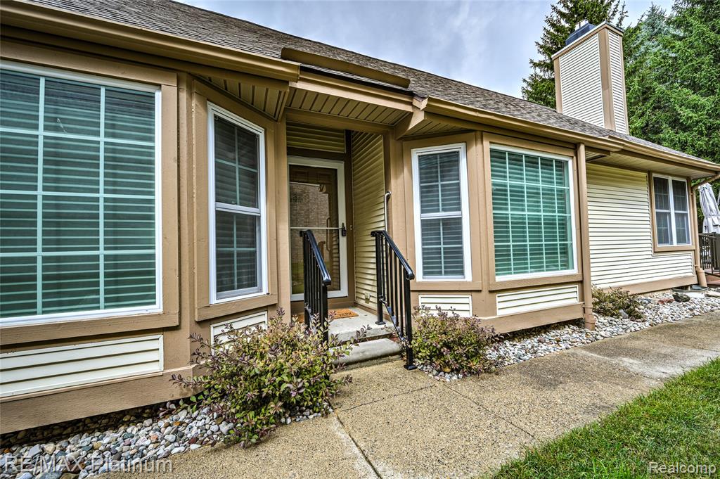 807 Whisperwood Drive, 70, Fenton, MI 48430 — Photo 5