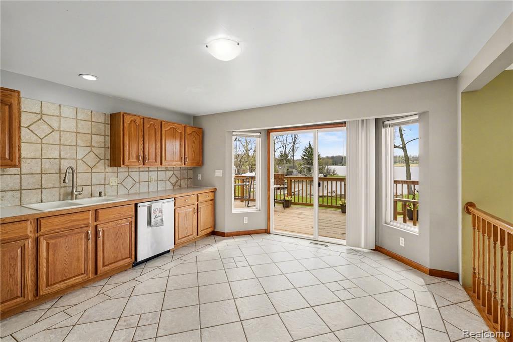 6522 BENNETT LAKE Road, Fenton, MI 48430 — Photo 4