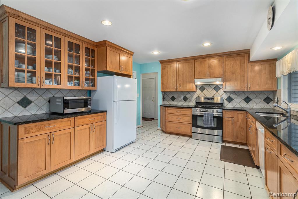 3420 Sussex Court, Ann Arbor, MI 48108 — Photo 11