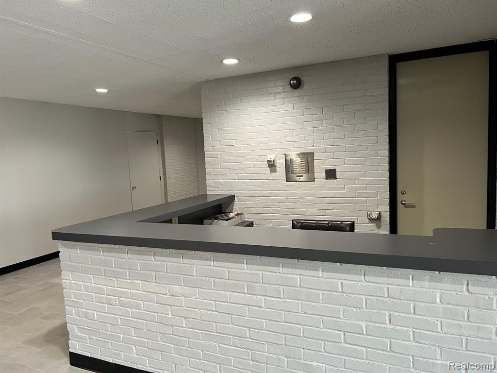 615 S JEFFERSON Avenue, Saginaw, MI 48607 — Photo 10