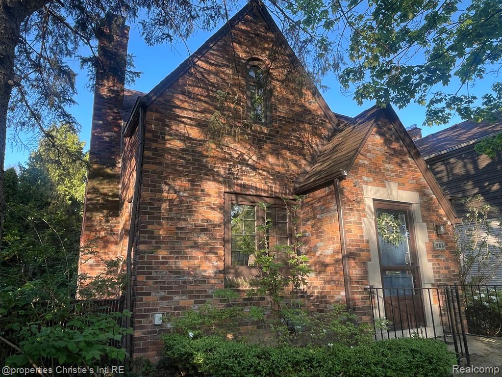 532 SAINT CLAIR Street, Grosse Pointe, MI 48230 — Photo 2