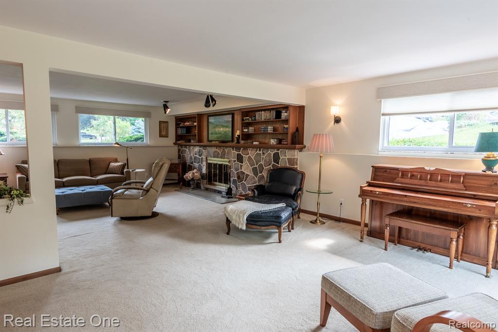 915 BRANTFORD Road, Rochester, MI 48306 — Photo 20