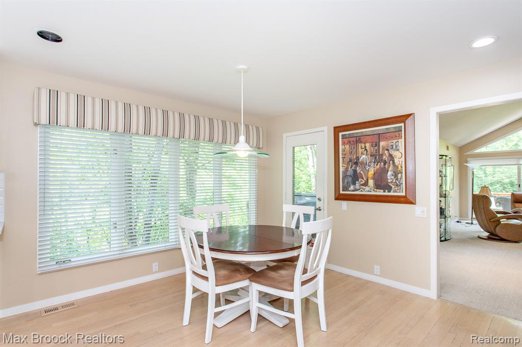 6524 Pleasant Lake Court, West Bloomfield, MI — Photo 18