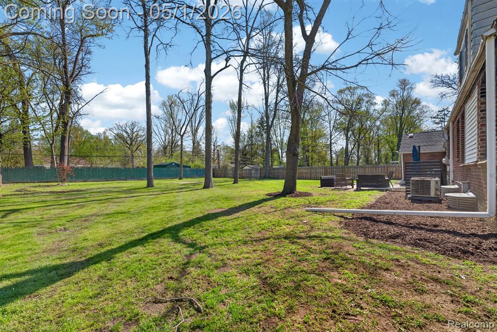 20479 Old Homestead Drive, Harper Woods, MI 48225 — Photo 28