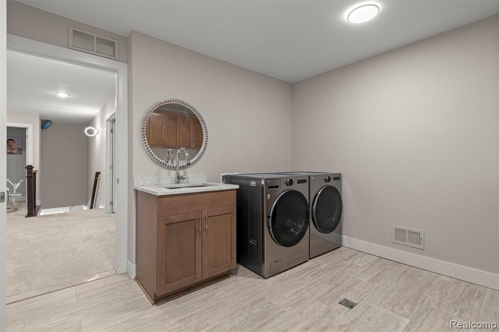 8615 Greendale Drive, Sterling Heights, MI 48312 — Photo 31