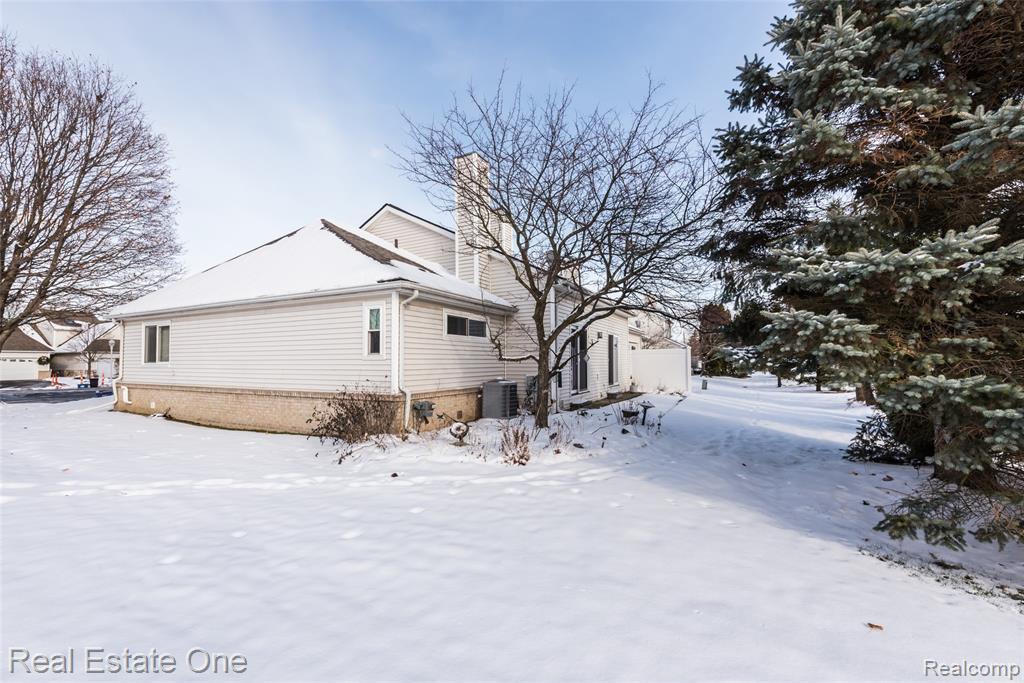 61019 Evergreen Court, 22, South Lyon, MI 48178 — Photo 24