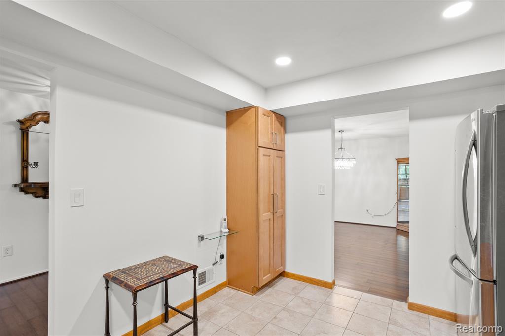 37161 DEER RUN Drive, Farmington Hills, MI 48331 — Photo 5