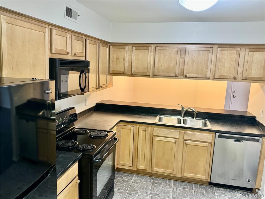 2605 Greenstone Boulevard, 201, Auburn Hills, MI 48326 — Photo 9