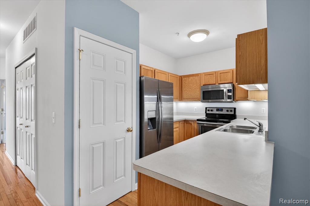 41602 Hamlet Lane, Novi, MI — Photo 11