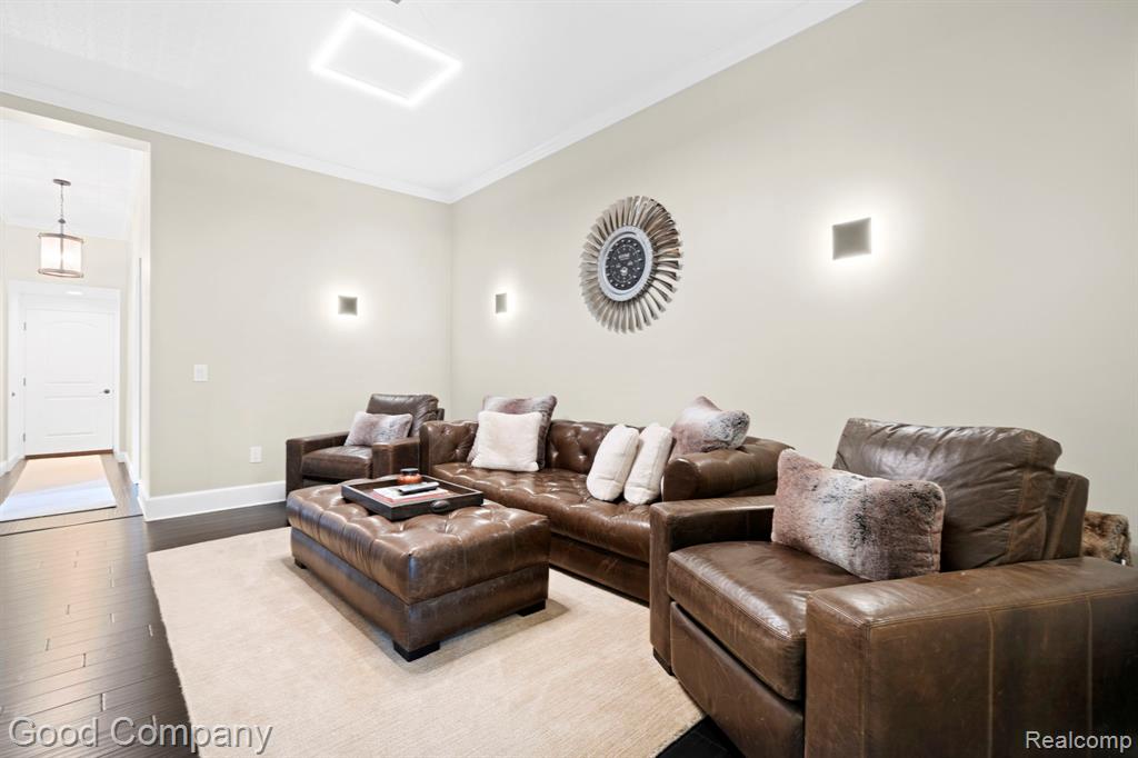 612 N LAKESHORE Drive - Photo 3