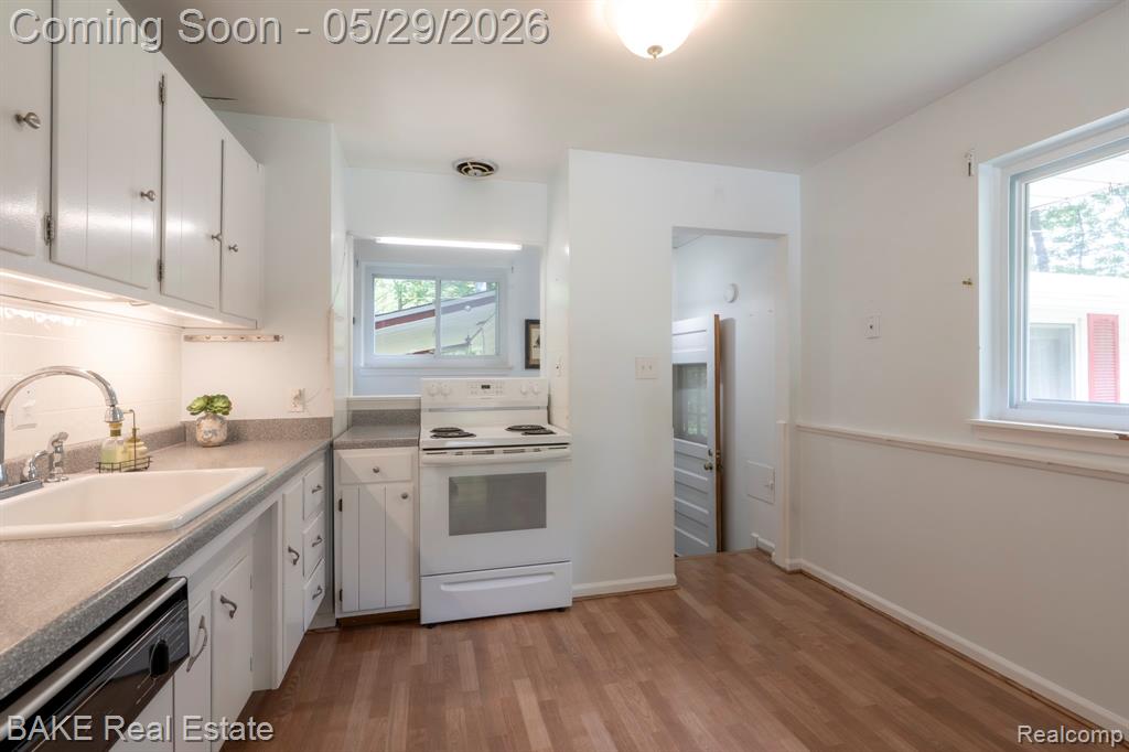 800 Parkview Drive, Plymouth, MI 48170 — Photo 17