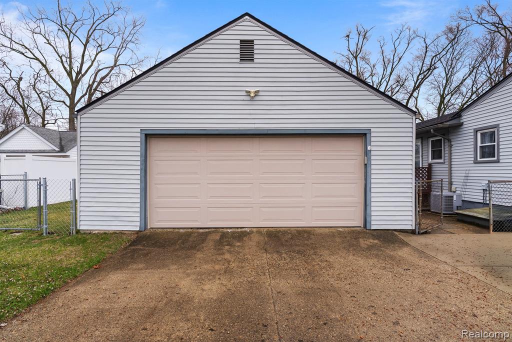 6086 N CROWN Street, Westland, MI — Photo 32