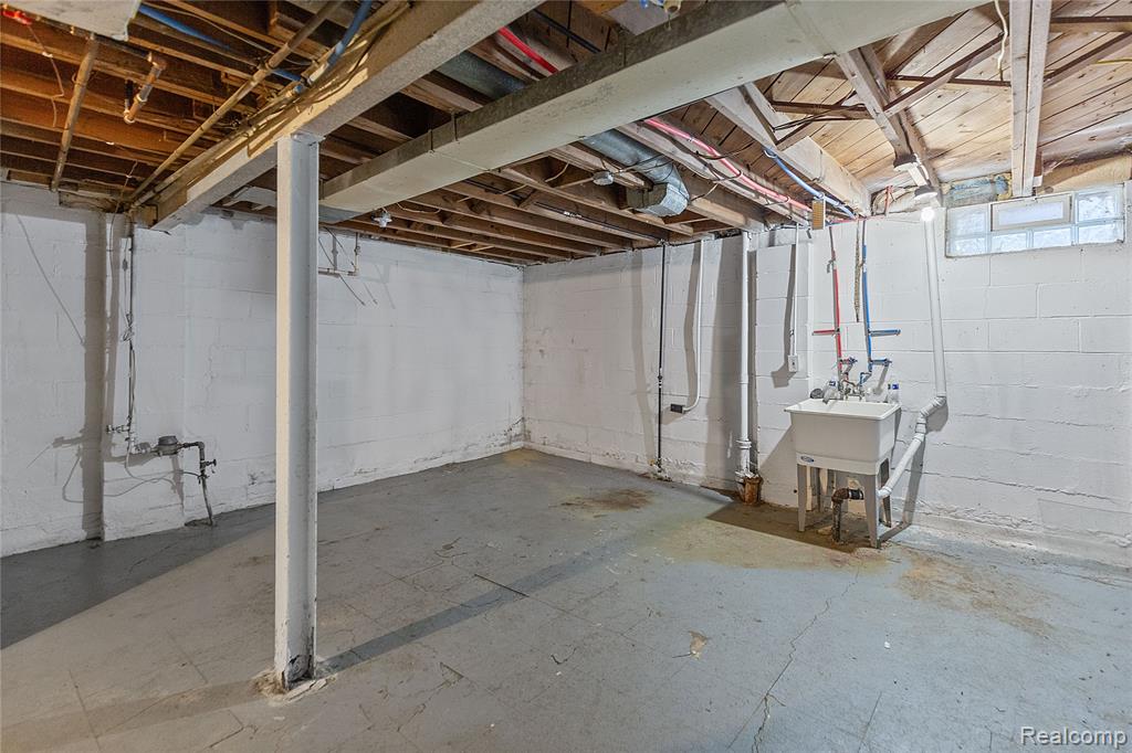 20301 KENOSHA Street, Harper Woods, MI 48225 — Photo 19
