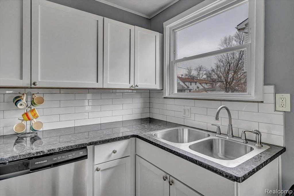 615 E WEBSTER Street, Ferndale, MI 48220 — Photo 11