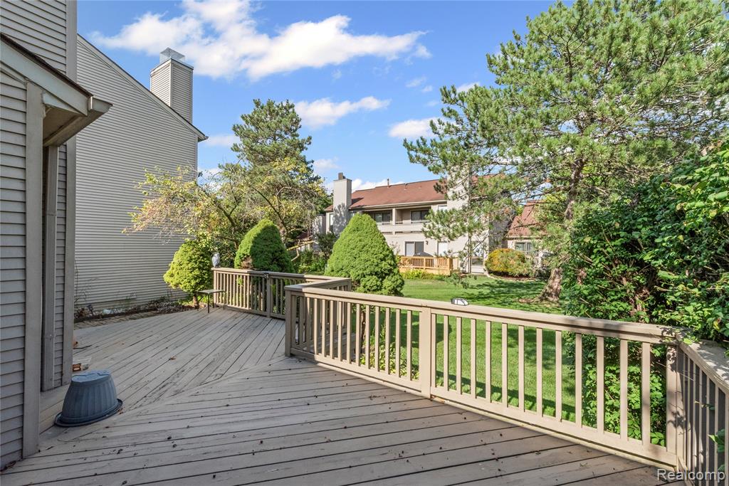 586 Ashley Circle, Rochester Hills, MI 48307 — Photo 35