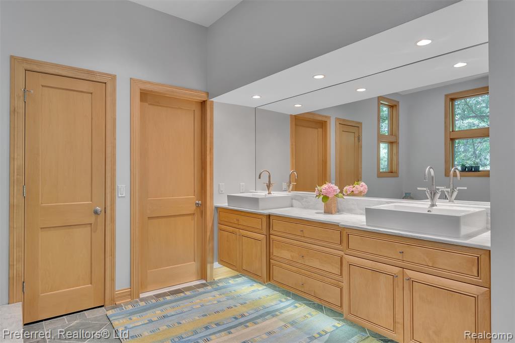 12196 Woodline Drive, Fenton, MI 48430 — Photo 46