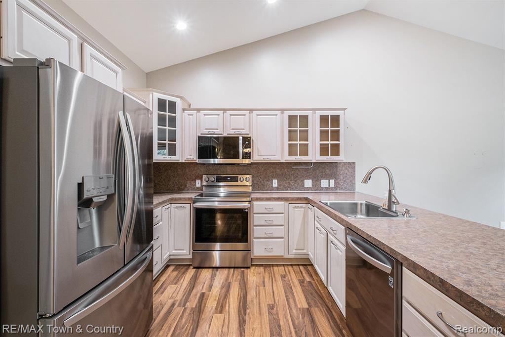 4067 Squire Hill Drive, 38, Flushing, MI 48433 — Photo 8