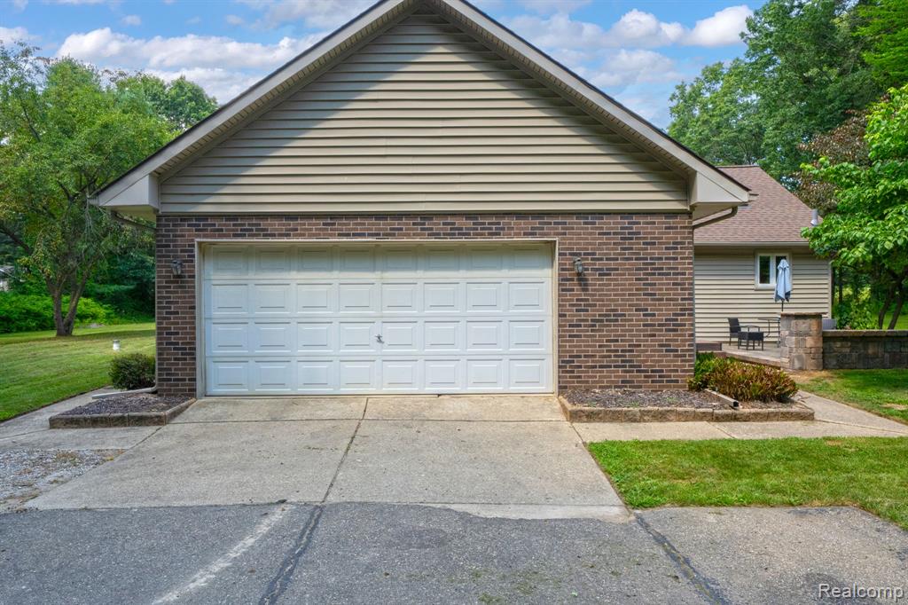 940 W Predmore Road, Oakland, MI — Photo 45