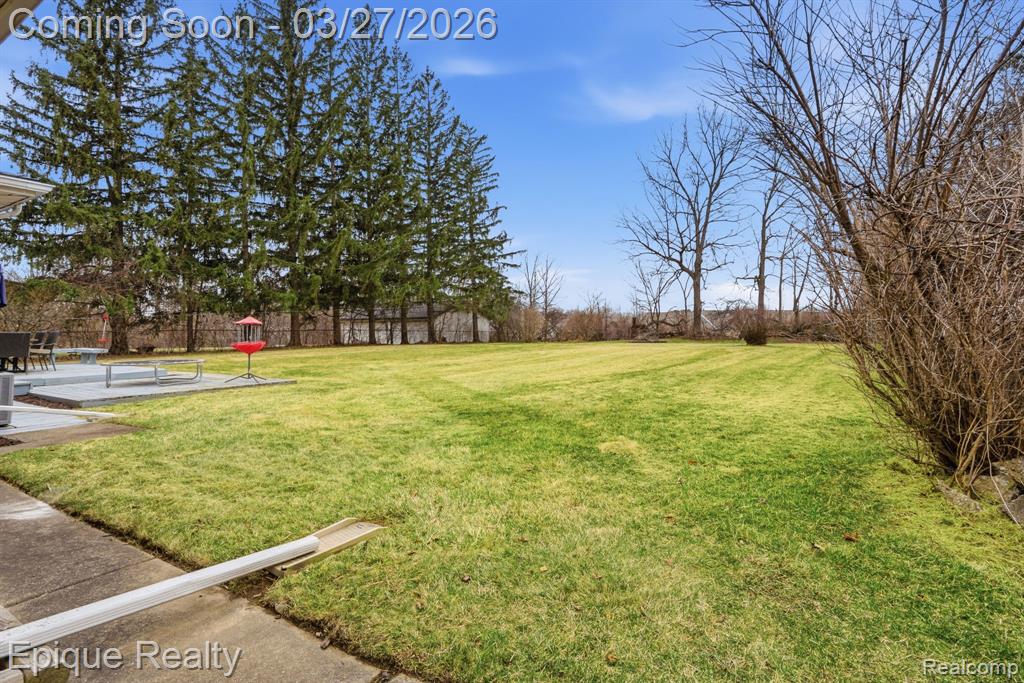 8102 Dungarvin Drive, Grand Blanc, MI 48439 — Photo 28