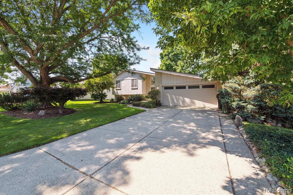 427 Rolling Green Circle S, Rochester Hills, MI 48309 — Photo 2