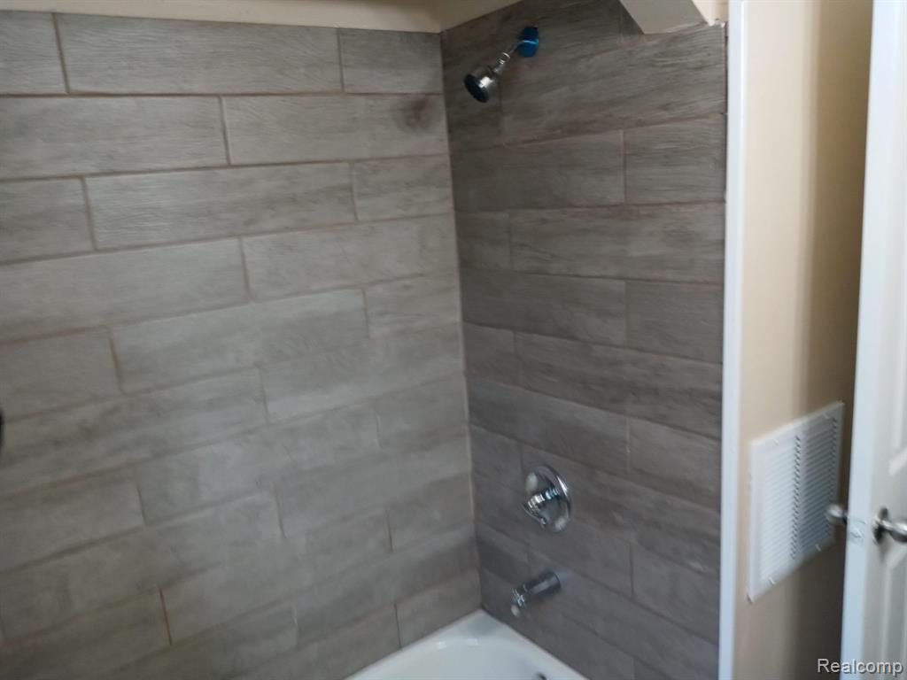 8111 Warwick Street, Detroit, MI 48228 — Photo 14