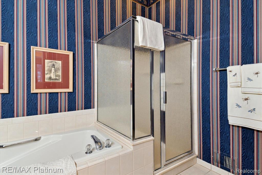 4823 FAIRWAYS Drive, Brighton, MI 48116 — Photo 30