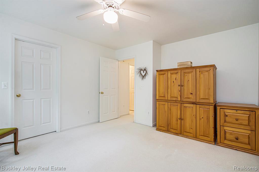 5802 Fernlands Avenue, Hamburg, MI — Photo 11