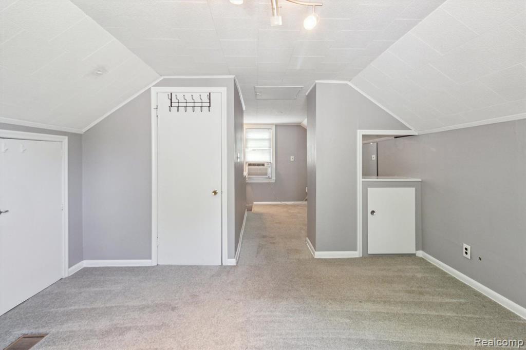 812 N KENWOOD Avenue, Royal Oak, MI 48067 — Photo 31