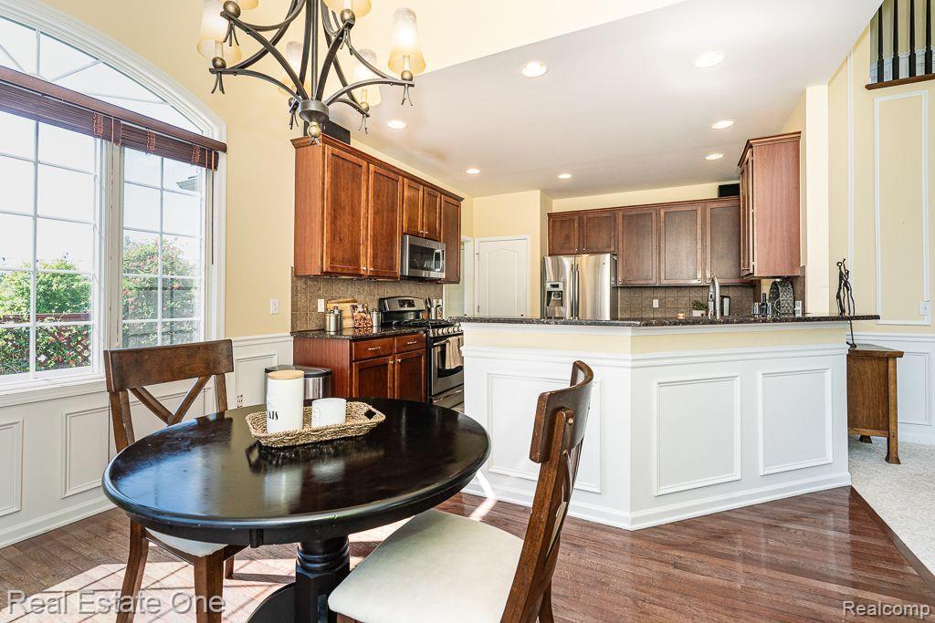 523 WYNSTONE Circle N, Oakland, MI — Photo 16