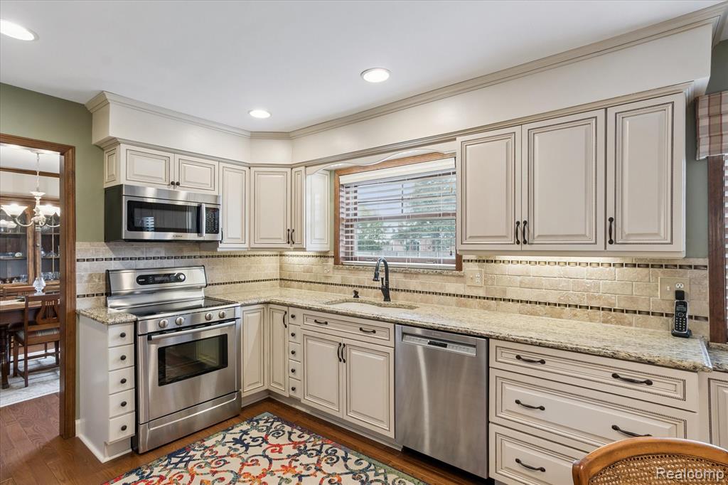 44223 Crofton Court, Canton, MI 48187 — Photo 12