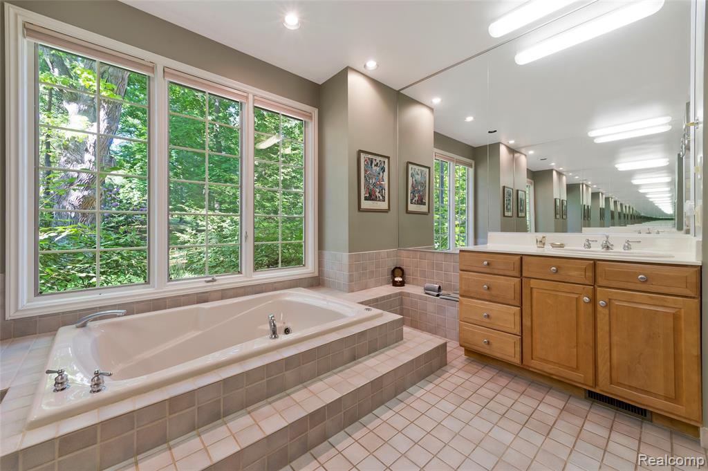 2323 Addaleen Road, Highland, MI — Photo 47