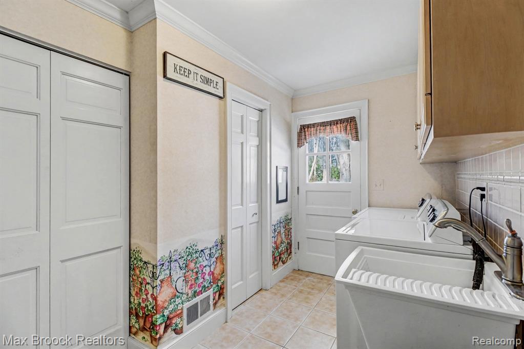 22724 King Richard Court, Beverly Hills, MI 48025 — Photo 26