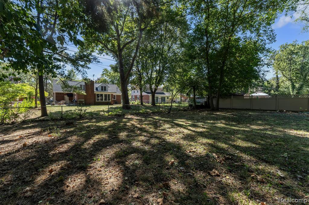 18755 Cambridge Boulevard, Lathrup Village, MI 48076 — Photo 59
