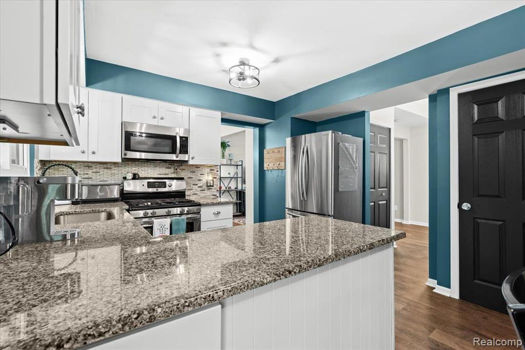 7050 Fox Chase Lane, Westland, MI — Photo 10