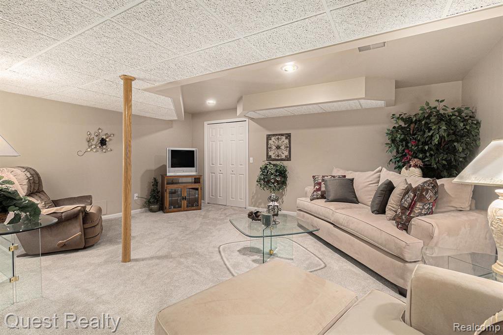 7897 MEADOW Drive, Waterford, MI 48329 — Photo 27