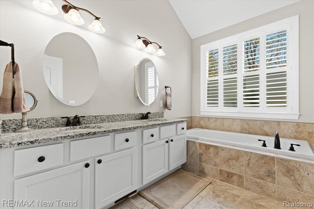 567 NAPA VALLEY Drive, Milford, MI 48381 — Photo 30