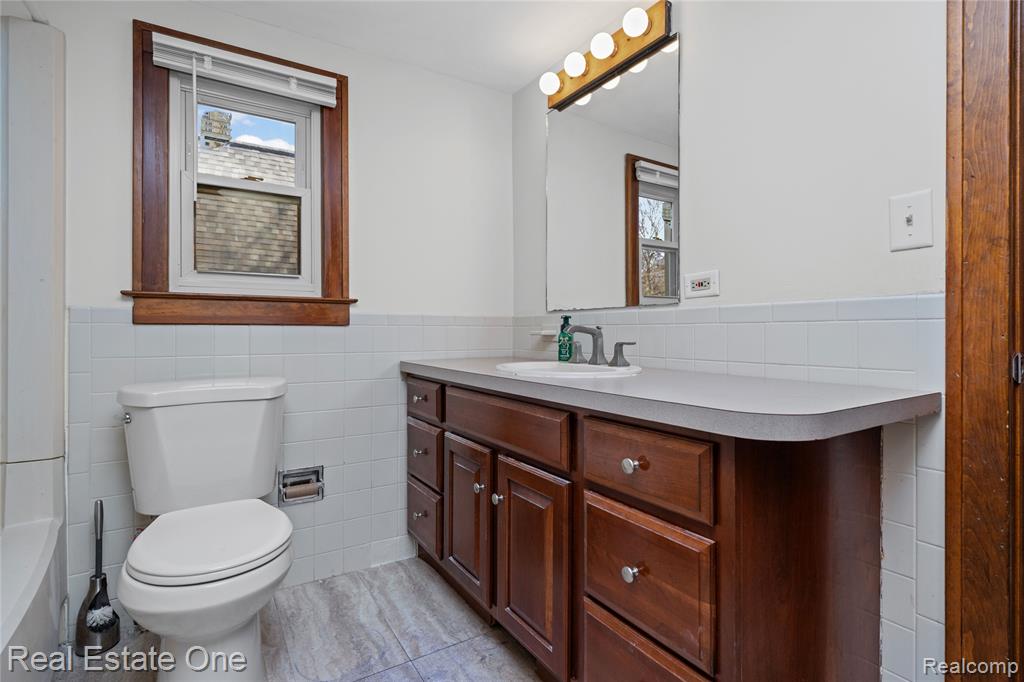 4058 Lomley Avenue, Waterford, MI 48329 — Photo 27