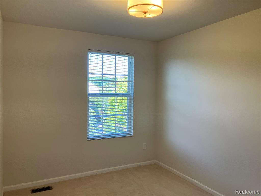 44474 Gwinnett Loop, Novi, MI — Photo 10