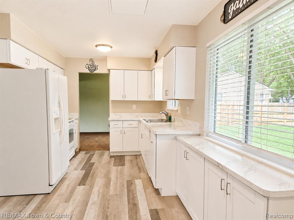 405 Terrace Drive, Flushing, MI 48433 — Photo 7