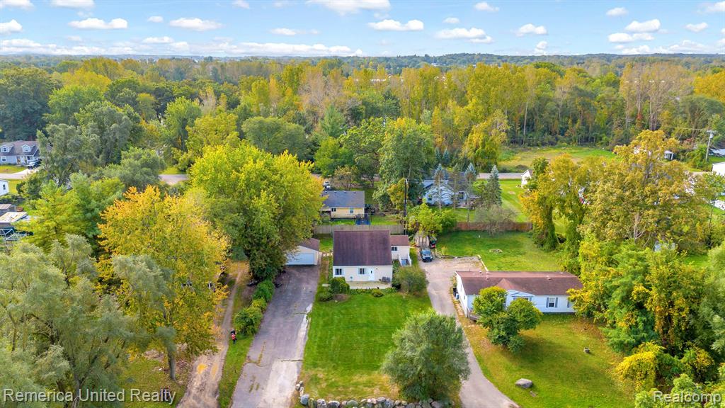 915 BRUSHWOOD Drive, Wolverine Lake, MI 48390 — Photo 32