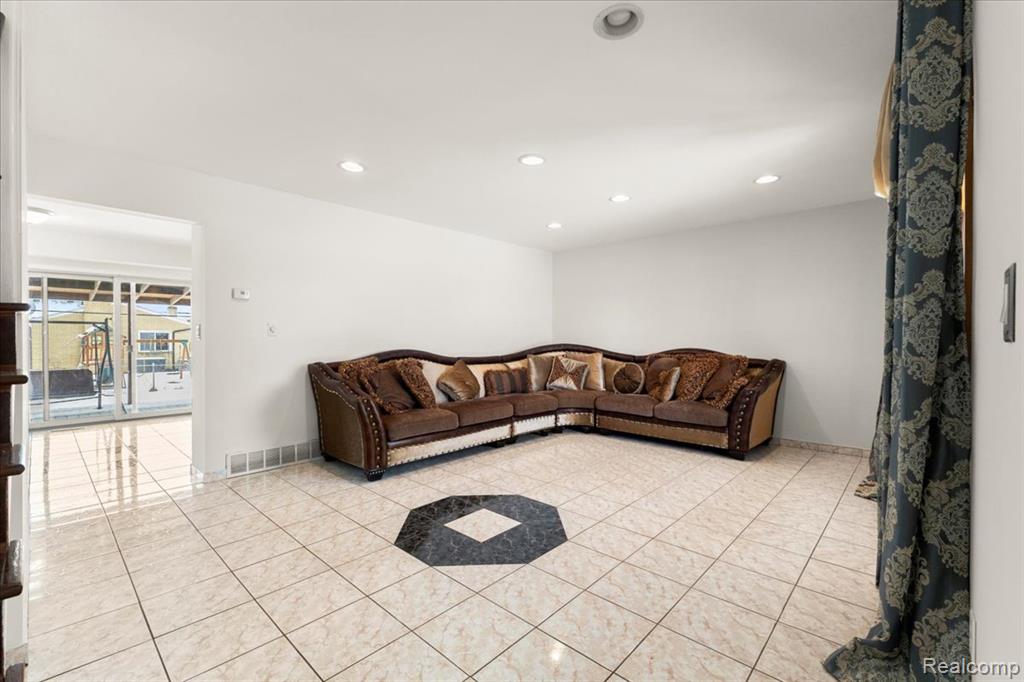 4226 Angeline Drive, Sterling Heights, MI 48310 — Photo 9