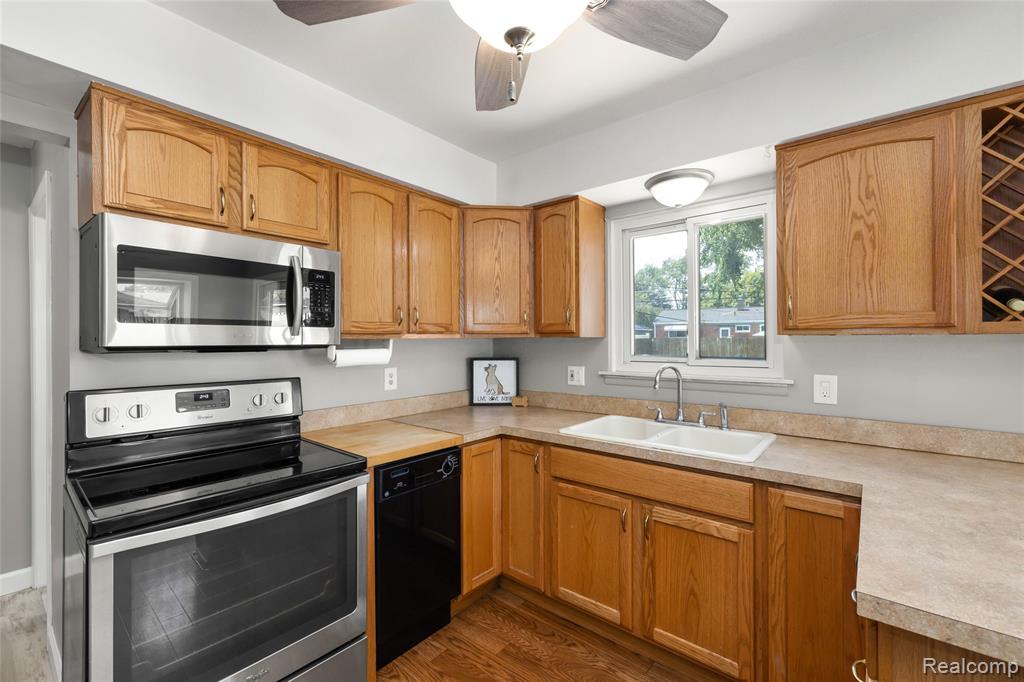 6695 Chirrewa Street, Westland, MI — Photo 9